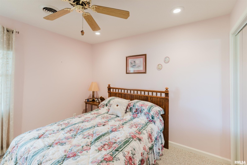 11823 TAYLOR Drive, Marion, Illinois 62959, 3 Bedrooms Bedrooms, 0 ,2 BathroomsBathrooms,Residential,For Sale,TAYLOR,0,RMAEB458788