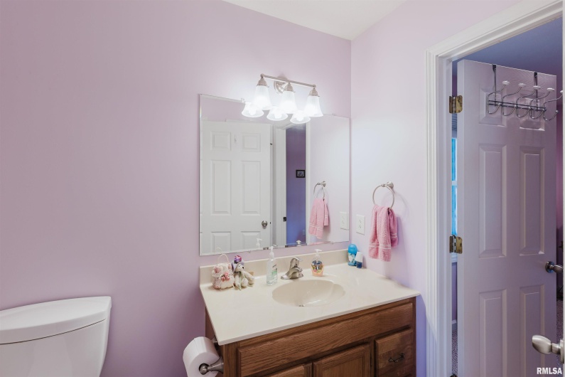 11823 TAYLOR Drive, Marion, Illinois 62959, 3 Bedrooms Bedrooms, 0 ,2 BathroomsBathrooms,Residential,For Sale,TAYLOR,0,RMAEB458788