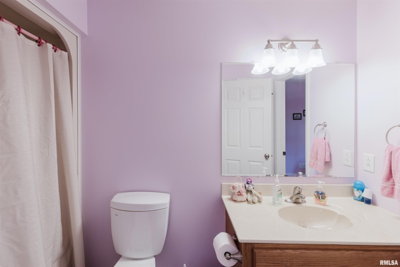 11823 TAYLOR Drive, Marion, Illinois 62959, 3 Bedrooms Bedrooms, 0 ,2 BathroomsBathrooms,Residential,For Sale,TAYLOR,0,RMAEB458788