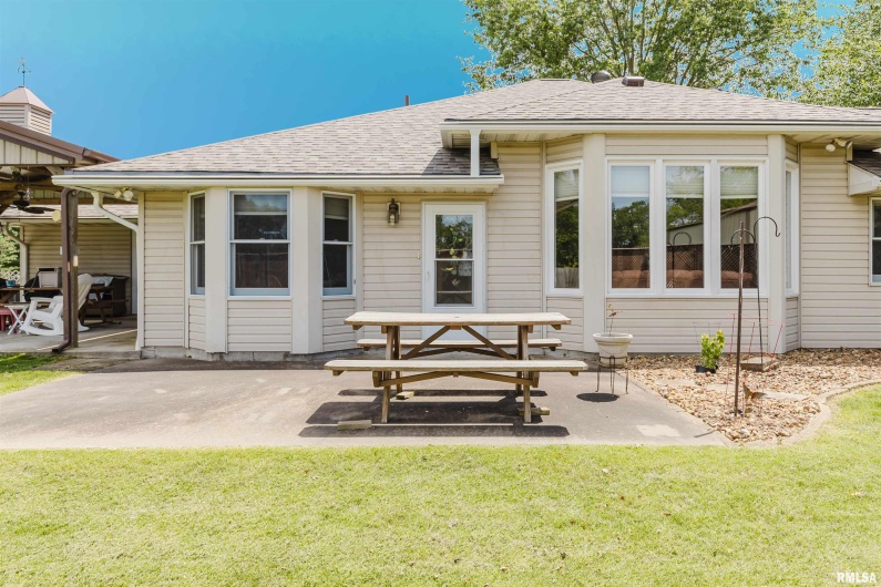 11823 TAYLOR Drive, Marion, Illinois 62959, 3 Bedrooms Bedrooms, 0 ,2 BathroomsBathrooms,Residential,For Sale,TAYLOR,0,RMAEB458788