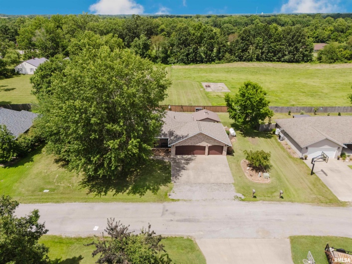 11823 TAYLOR Drive, Marion, Illinois 62959, 3 Bedrooms Bedrooms, 0 ,2 BathroomsBathrooms,Residential,For Sale,TAYLOR,0,RMAEB458788