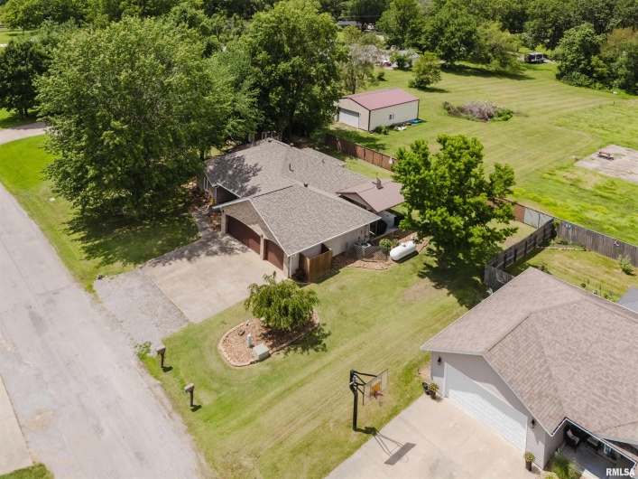 11823 TAYLOR Drive, Marion, Illinois 62959, 3 Bedrooms Bedrooms, 0 ,2 BathroomsBathrooms,Residential,For Sale,TAYLOR,0,RMAEB458788
