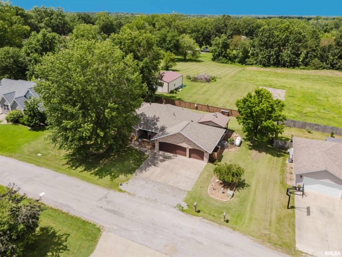 11823 TAYLOR Drive, Marion, Illinois 62959, 3 Bedrooms Bedrooms, 0 ,2 BathroomsBathrooms,Residential,For Sale,TAYLOR,0,RMAEB458788