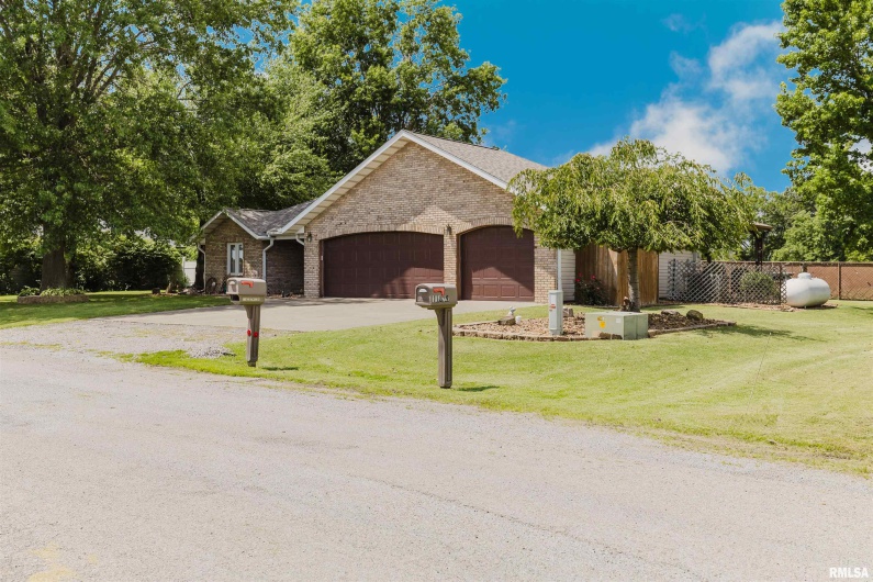 11823 TAYLOR Drive, Marion, Illinois 62959, 3 Bedrooms Bedrooms, 0 ,2 BathroomsBathrooms,Residential,For Sale,TAYLOR,0,RMAEB458788