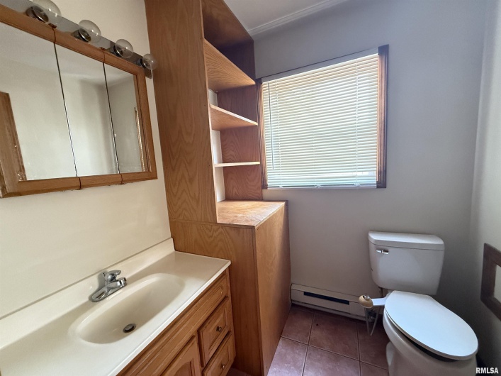 416 WASHINGTON Street, Carbondale, Illinois 62901, 3 Bedrooms Bedrooms, 0 ,1 BathroomBathrooms,Residential,For Sale,WASHINGTON,0,RMAEB458790