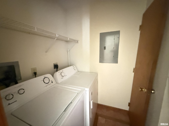 416 WASHINGTON Street, Carbondale, Illinois 62901, 3 Bedrooms Bedrooms, 0 ,1 BathroomBathrooms,Residential,For Sale,WASHINGTON,0,RMAEB458790