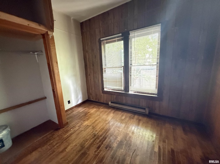 416 WASHINGTON Street, Carbondale, Illinois 62901, 3 Bedrooms Bedrooms, 0 ,1 BathroomBathrooms,Residential,For Sale,WASHINGTON,0,RMAEB458790