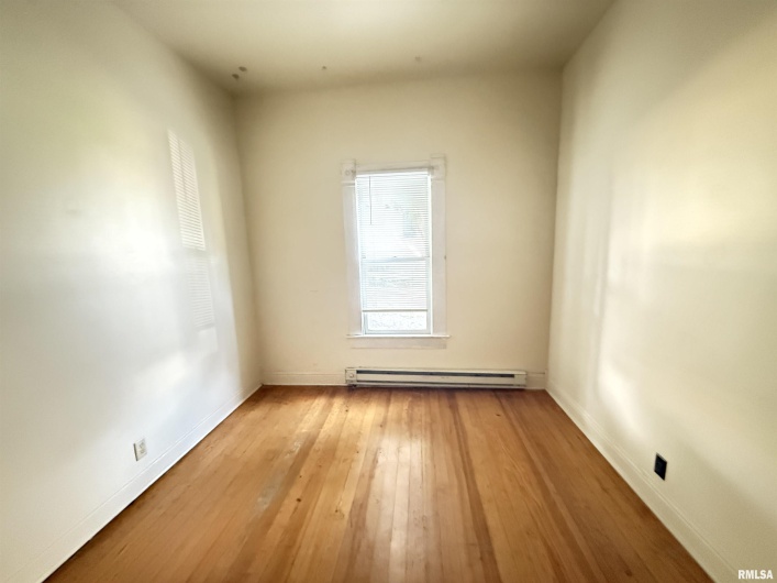 416 WASHINGTON Street, Carbondale, Illinois 62901, 3 Bedrooms Bedrooms, 0 ,1 BathroomBathrooms,Residential,For Sale,WASHINGTON,0,RMAEB458790