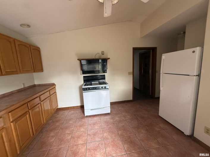 416 WASHINGTON Street, Carbondale, Illinois 62901, 3 Bedrooms Bedrooms, 0 ,1 BathroomBathrooms,Residential,For Sale,WASHINGTON,0,RMAEB458790