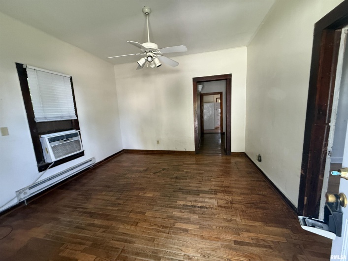416 WASHINGTON Street, Carbondale, Illinois 62901, 3 Bedrooms Bedrooms, 0 ,1 BathroomBathrooms,Residential,For Sale,WASHINGTON,0,RMAEB458790