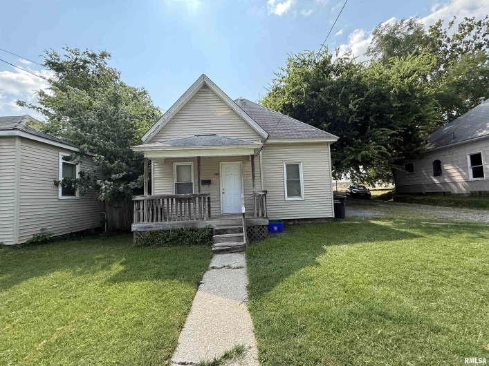416 WASHINGTON Street, Carbondale, Illinois 62901, 3 Bedrooms Bedrooms, 0 ,1 BathroomBathrooms,Residential,For Sale,WASHINGTON,0,RMAEB458790
