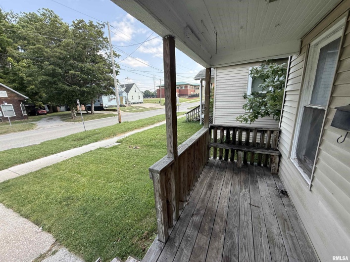 416 WASHINGTON Street, Carbondale, Illinois 62901, 3 Bedrooms Bedrooms, 0 ,1 BathroomBathrooms,Residential,For Sale,WASHINGTON,0,RMAEB458790