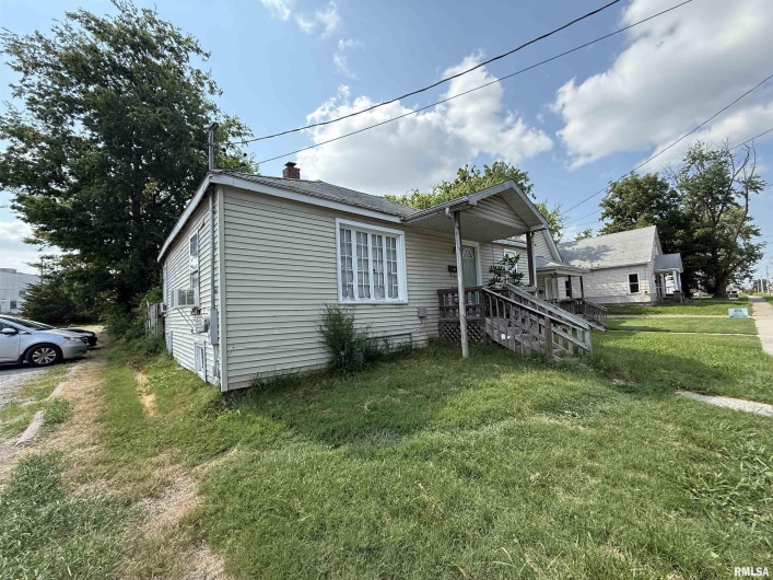 416 WASHINGTON Street, Carbondale, Illinois 62901, 3 Bedrooms Bedrooms, 0 ,1 BathroomBathrooms,Residential,For Sale,WASHINGTON,0,RMAEB458790