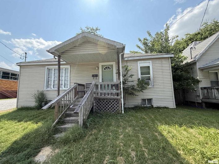 416 WASHINGTON Street, Carbondale, Illinois 62901, 3 Bedrooms Bedrooms, 0 ,1 BathroomBathrooms,Residential,For Sale,WASHINGTON,0,RMAEB458790