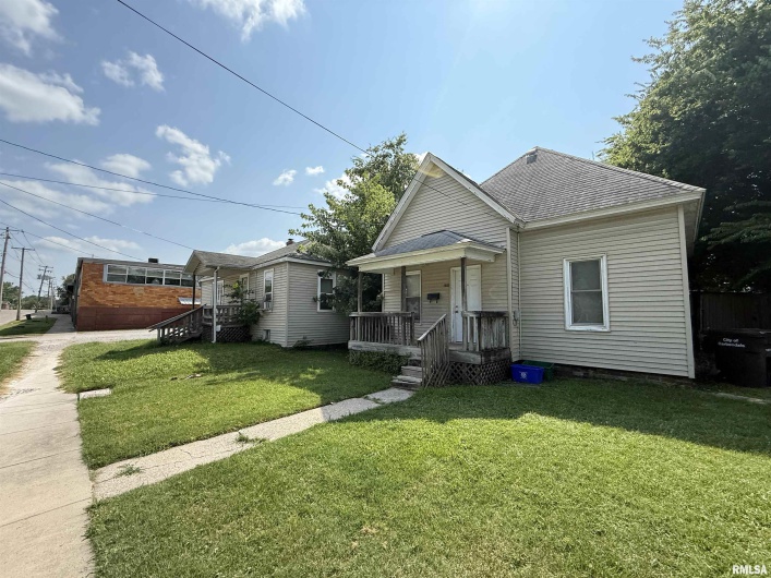 416 WASHINGTON Street, Carbondale, Illinois 62901, 3 Bedrooms Bedrooms, 0 ,1 BathroomBathrooms,Residential,For Sale,WASHINGTON,0,RMAEB458790