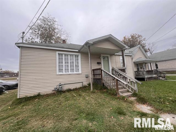 416 & 416 1/2 WASHINGTON Street, Carbondale, Illinois 62901, 3 Bedrooms Bedrooms, 0 ,1 BathroomBathrooms,Residential,For Sale,WASHINGTON,0,RMAEB458790
