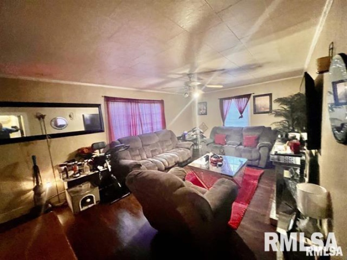 416 & 416 1/2 WASHINGTON Street, Carbondale, Illinois 62901, 3 Bedrooms Bedrooms, 0 ,1 BathroomBathrooms,Residential,For Sale,WASHINGTON,0,RMAEB458790