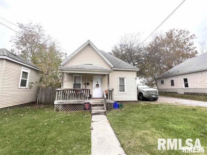 416 & 416 1/2 WASHINGTON Street, Carbondale, Illinois 62901, 3 Bedrooms Bedrooms, 0 ,1 BathroomBathrooms,Residential,For Sale,WASHINGTON,0,RMAEB458790