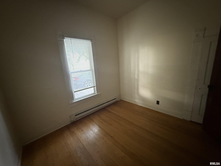 416 WASHINGTON Street, Carbondale, Illinois 62901, 3 Bedrooms Bedrooms, 0 ,1 BathroomBathrooms,Residential,For Sale,WASHINGTON,0,RMAEB458790