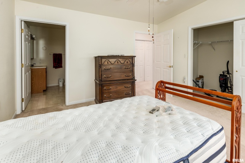 508 LEXINGTON Court, Carbondale, Illinois 62901, 3 Bedrooms Bedrooms, 0 ,2 BathroomsBathrooms,Residential,For Sale,LEXINGTON,0,RMAEB458792