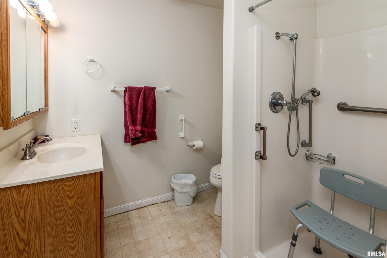 508 LEXINGTON Court, Carbondale, Illinois 62901, 3 Bedrooms Bedrooms, 0 ,2 BathroomsBathrooms,Residential,For Sale,LEXINGTON,0,RMAEB458792