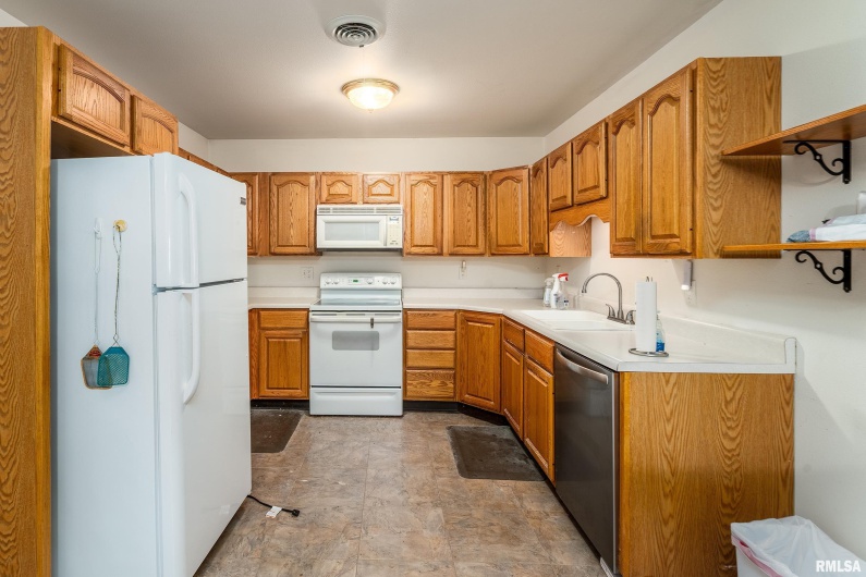 508 LEXINGTON Court, Carbondale, Illinois 62901, 3 Bedrooms Bedrooms, 0 ,2 BathroomsBathrooms,Residential,For Sale,LEXINGTON,0,RMAEB458792