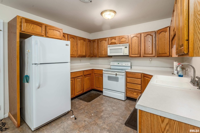 508 LEXINGTON Court, Carbondale, Illinois 62901, 3 Bedrooms Bedrooms, 0 ,2 BathroomsBathrooms,Residential,For Sale,LEXINGTON,0,RMAEB458792