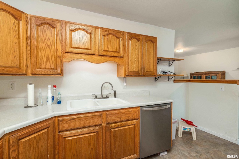 508 LEXINGTON Court, Carbondale, Illinois 62901, 3 Bedrooms Bedrooms, 0 ,2 BathroomsBathrooms,Residential,For Sale,LEXINGTON,0,RMAEB458792