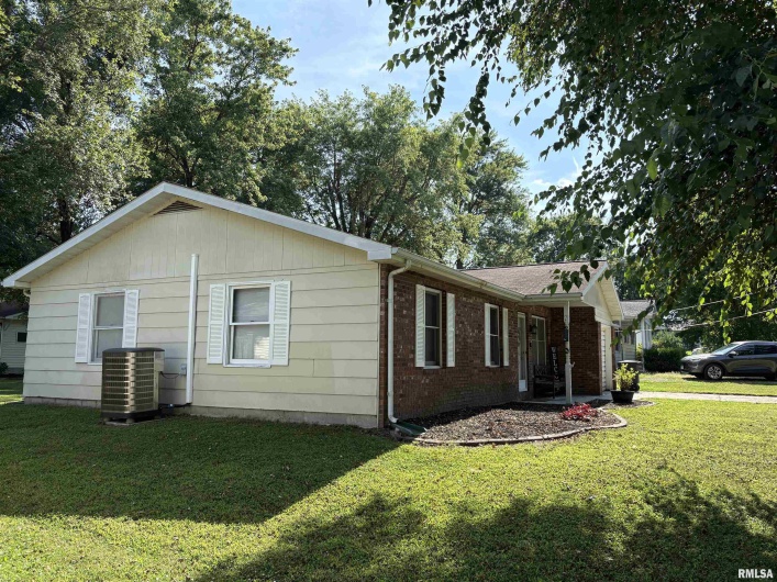 2119 Rains Street, Murphysboro, Illinois 62966, 3 Bedrooms Bedrooms, 0 ,1 BathroomBathrooms,Residential,For Sale,Rains,0,RMAEB458786