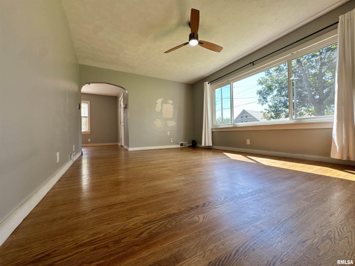 403 Freeman Street, Anna, Illinois 62906, 3 Bedrooms Bedrooms, 0 ,2 BathroomsBathrooms,Residential,For Sale,Freeman,0,RMAEB458798
