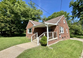 403 Freeman Street, Anna, Illinois 62906, 3 Bedrooms Bedrooms, 0 ,2 BathroomsBathrooms,Residential,For Sale,Freeman,0,RMAEB458798