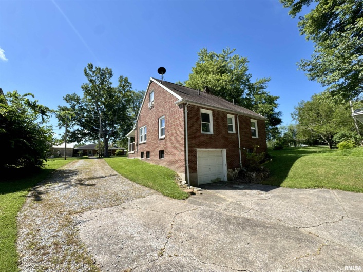 403 Freeman Street, Anna, Illinois 62906, 3 Bedrooms Bedrooms, 0 ,2 BathroomsBathrooms,Residential,For Sale,Freeman,0,RMAEB458798