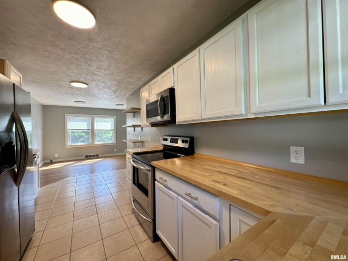 403 Freeman Street, Anna, Illinois 62906, 3 Bedrooms Bedrooms, 0 ,2 BathroomsBathrooms,Residential,For Sale,Freeman,0,RMAEB458798