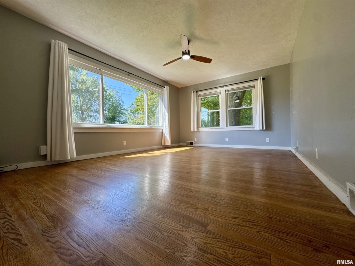 403 Freeman Street, Anna, Illinois 62906, 3 Bedrooms Bedrooms, 0 ,2 BathroomsBathrooms,Residential,For Sale,Freeman,0,RMAEB458798