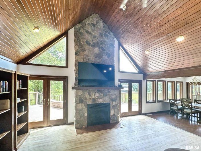 7664 Labrador Lane, Carbondale, Illinois 62901, 5 Bedrooms Bedrooms, 0 ,3 BathroomsBathrooms,Residential,For Sale,Labrador,0,RMAQC4265094