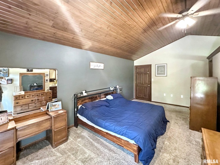 7664 Labrador Lane, Carbondale, Illinois 62901, 5 Bedrooms Bedrooms, 0 ,3 BathroomsBathrooms,Residential,For Sale,Labrador,0,RMAQC4265094