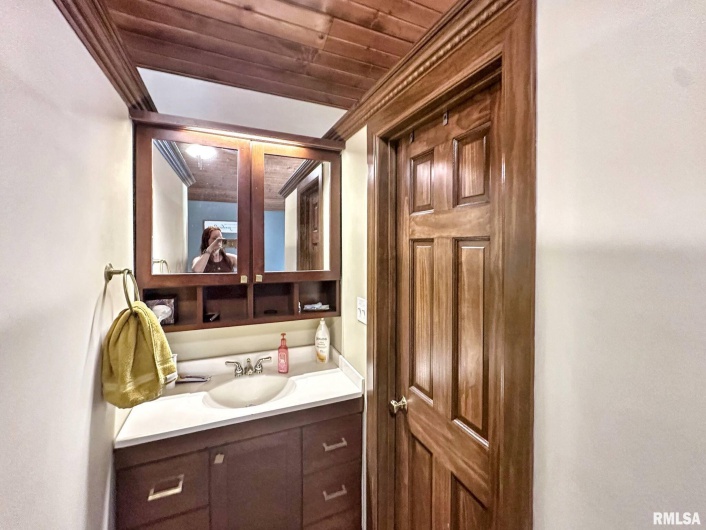 7664 Labrador Lane, Carbondale, Illinois 62901, 5 Bedrooms Bedrooms, 0 ,3 BathroomsBathrooms,Residential,For Sale,Labrador,0,RMAQC4265094