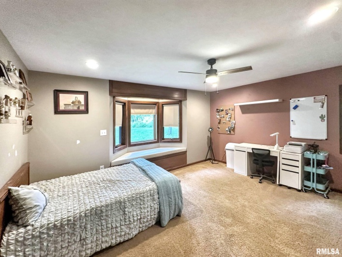 7664 Labrador Lane, Carbondale, Illinois 62901, 5 Bedrooms Bedrooms, 0 ,3 BathroomsBathrooms,Residential,For Sale,Labrador,0,RMAQC4265094