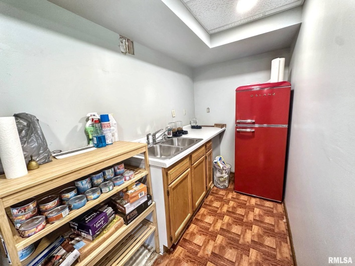 7664 Labrador Lane, Carbondale, Illinois 62901, 5 Bedrooms Bedrooms, 0 ,3 BathroomsBathrooms,Residential,For Sale,Labrador,0,RMAQC4265094