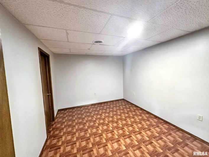 7664 Labrador Lane, Carbondale, Illinois 62901, 5 Bedrooms Bedrooms, 0 ,3 BathroomsBathrooms,Residential,For Sale,Labrador,0,RMAQC4265094