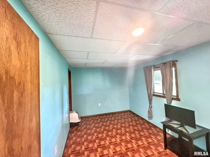 7664 Labrador Lane, Carbondale, Illinois 62901, 5 Bedrooms Bedrooms, 0 ,3 BathroomsBathrooms,Residential,For Sale,Labrador,0,RMAQC4265094