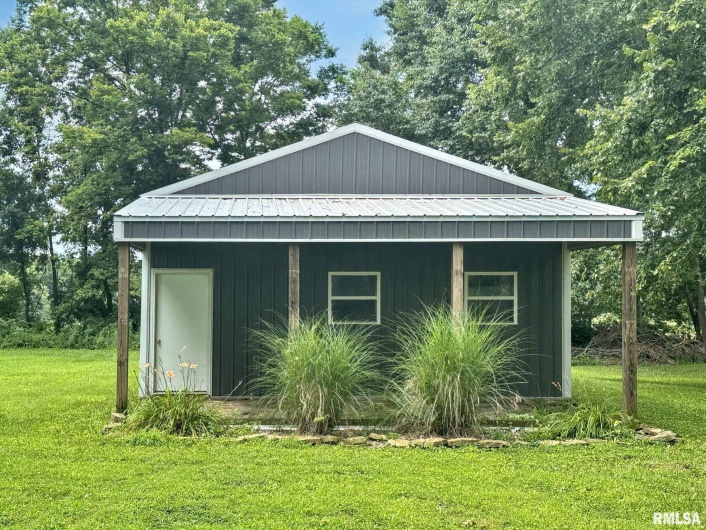7664 Labrador Lane, Carbondale, Illinois 62901, 5 Bedrooms Bedrooms, 0 ,3 BathroomsBathrooms,Residential,For Sale,Labrador,0,RMAQC4265094