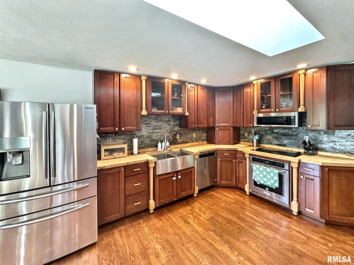 7664 Labrador Lane, Carbondale, Illinois 62901, 5 Bedrooms Bedrooms, 0 ,3 BathroomsBathrooms,Residential,For Sale,Labrador,0,RMAQC4265094