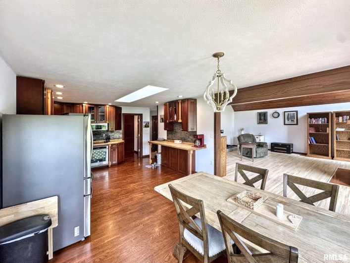 7664 Labrador Lane, Carbondale, Illinois 62901, 5 Bedrooms Bedrooms, 0 ,3 BathroomsBathrooms,Residential,For Sale,Labrador,0,RMAQC4265094