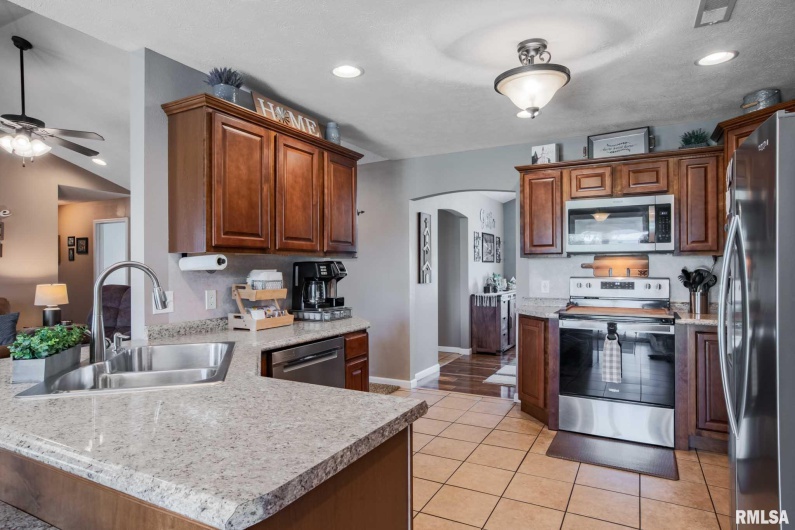 6209 Arbuckle Lane, Marion, Illinois 62959, 4 Bedrooms Bedrooms, 0 ,2 BathroomsBathrooms,Residential,For Sale,Arbuckle,0,RMAQC4265307