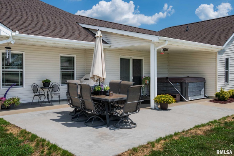 6209 Arbuckle Lane, Marion, Illinois 62959, 4 Bedrooms Bedrooms, 0 ,2 BathroomsBathrooms,Residential,For Sale,Arbuckle,0,RMAQC4265307