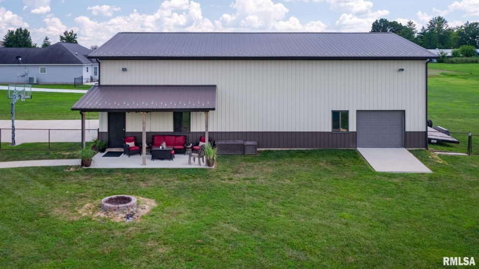 6209 Arbuckle Lane, Marion, Illinois 62959, 4 Bedrooms Bedrooms, 0 ,2 BathroomsBathrooms,Residential,For Sale,Arbuckle,0,RMAQC4265307