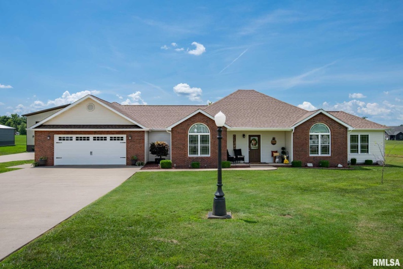 6209 Arbuckle Lane, Marion, Illinois 62959, 4 Bedrooms Bedrooms, 0 ,2 BathroomsBathrooms,Residential,For Sale,Arbuckle,0,RMAQC4265307