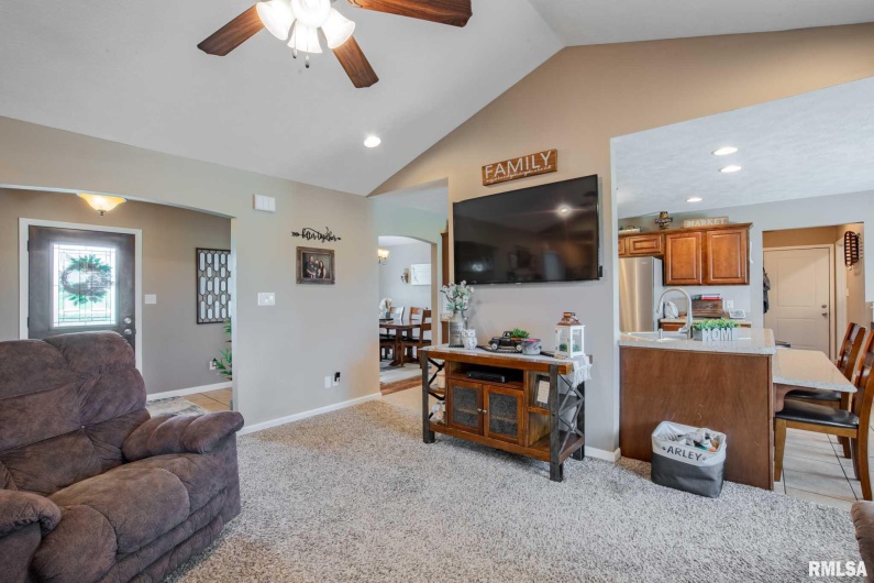 6209 Arbuckle Lane, Marion, Illinois 62959, 4 Bedrooms Bedrooms, 0 ,2 BathroomsBathrooms,Residential,For Sale,Arbuckle,0,RMAQC4265307