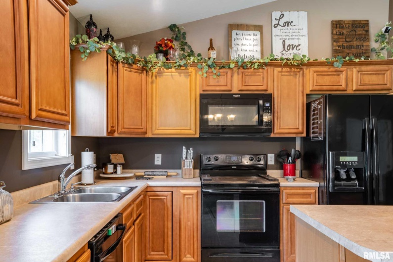 1807 CHERRY Street, Herrin, Illinois 62948, 3 Bedrooms Bedrooms, 0 ,2 BathroomsBathrooms,Residential,For Sale,CHERRY,0,RMAEB458803
